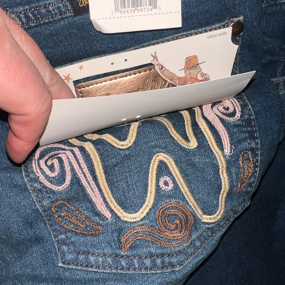 NWT Wrangler Lainey Wilson Embroidered Bell Bottoms - Picture 3 of 8
